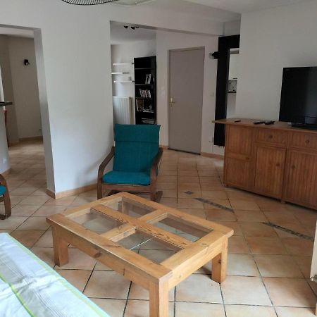 Appartement Au Centre Ville Avec Un Beau Jardin Prive Lannion Exterior photo