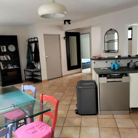 Appartement Au Centre Ville Avec Un Beau Jardin Prive Lannion Exterior photo